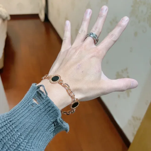 Bvlgari 黄金黑 Curb Chain 三圆形图案手链 4