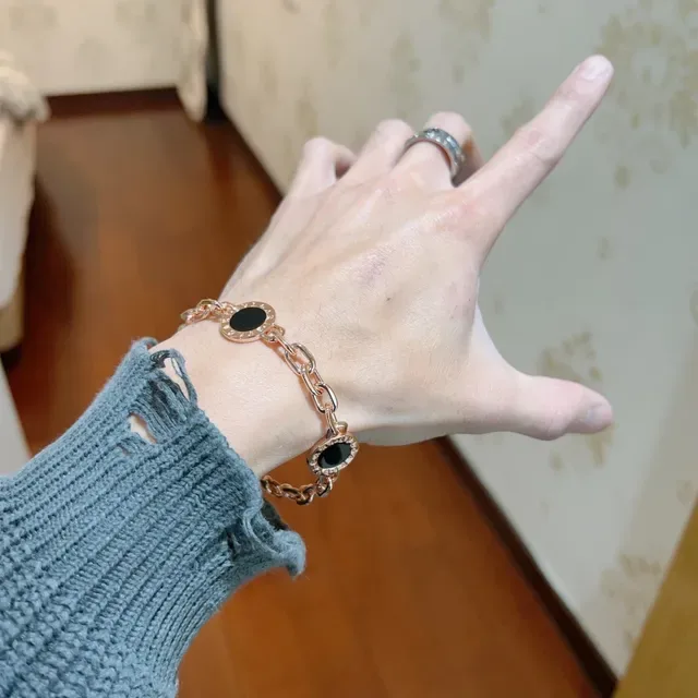 Bvlgari 黄金黑 Curb Chain 三圆形图案手链 8