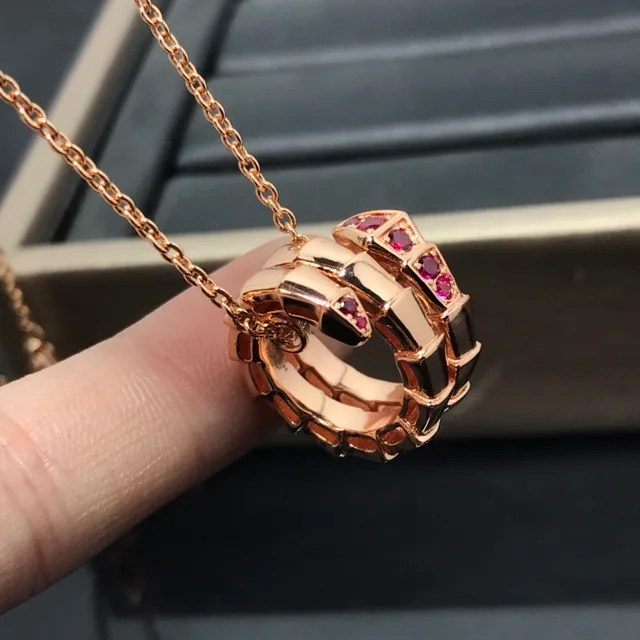 Bvlgari 金色红色盘绕蛇玫瑰项链 3