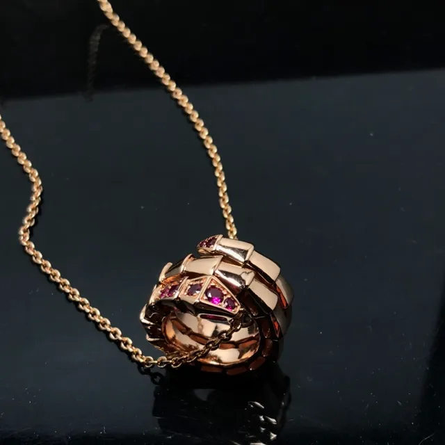 Bvlgari 金色红色盘绕蛇玫瑰项链 4