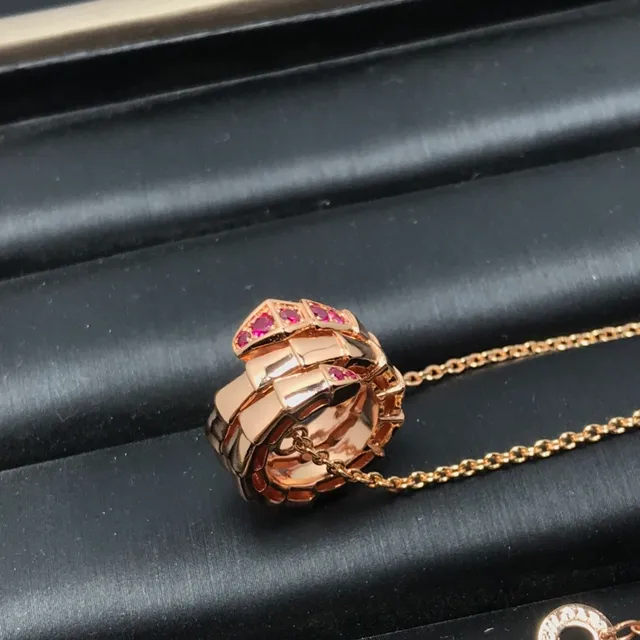 Bvlgari 金色红色盘绕蛇玫瑰项链 5
