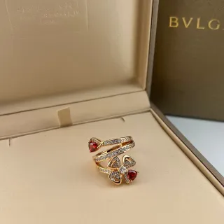 Bvlgari सोना लाल खुला डबल बैंड फ्लोरल मोटिफ अंगूठी