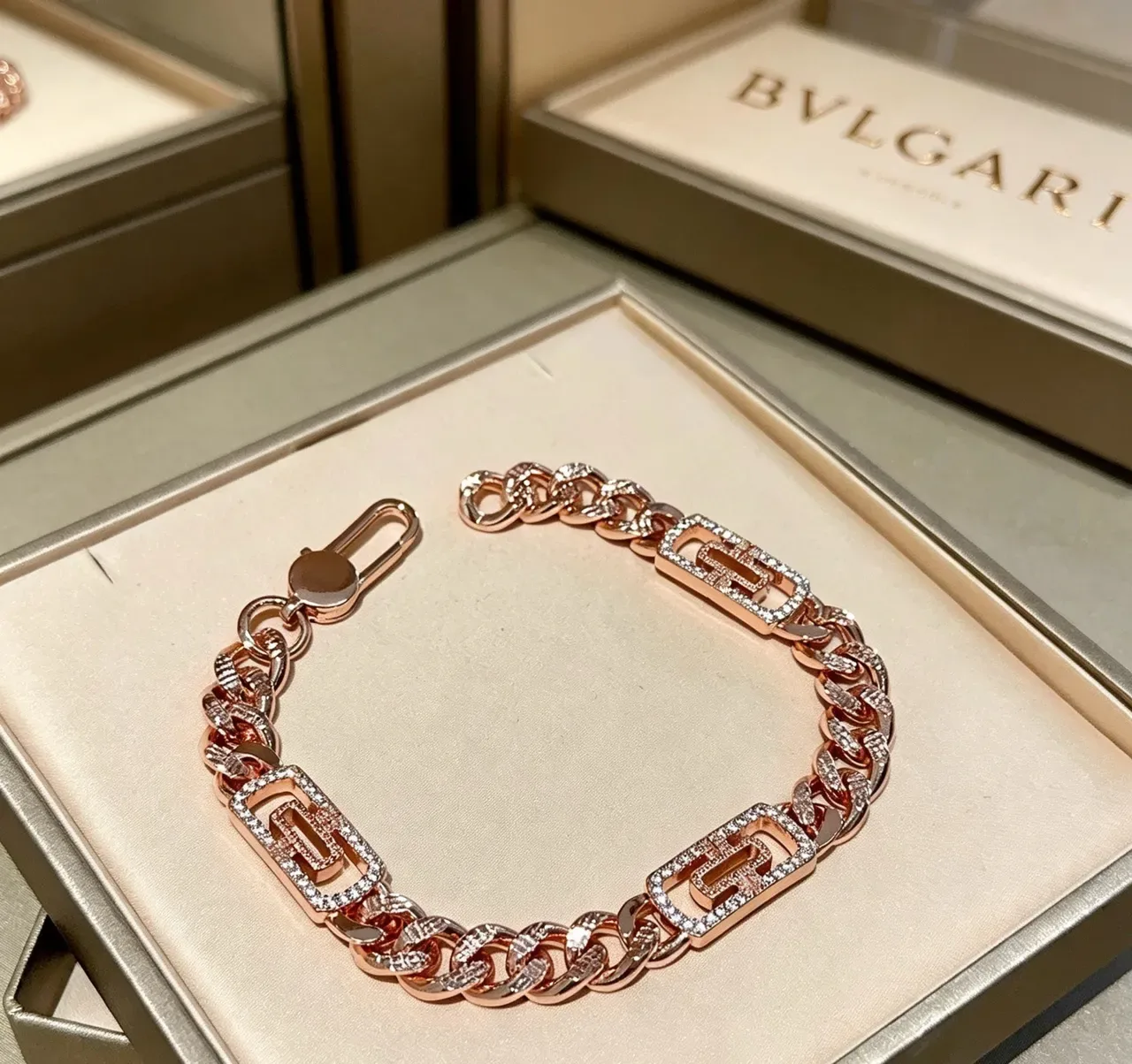 Bvlgari गुलाबी चांदी मोटी कर्ब चेन पवे़ सेट स्टोन्स कंगन 6