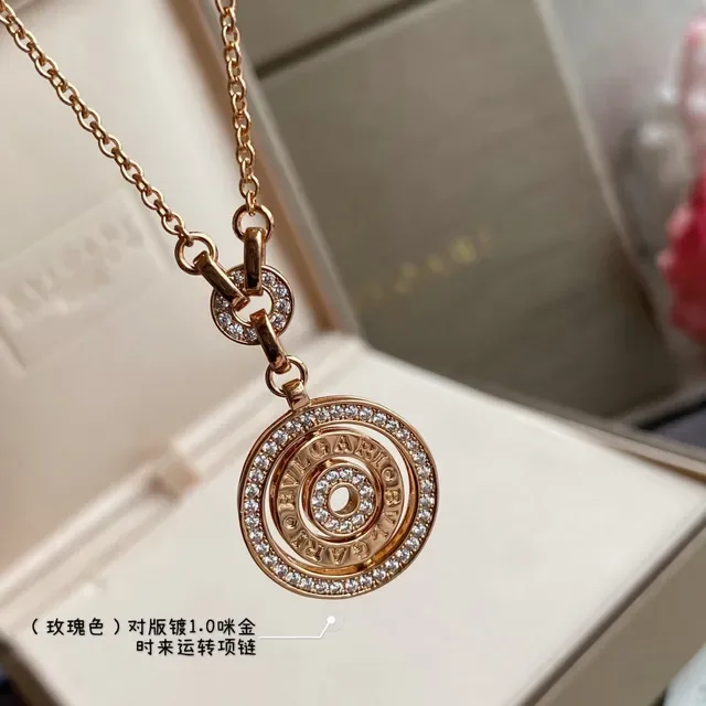 Bvlgari Colar Pendente Circular Giratório em Ouro com Diamantes Pavé Brancos 5