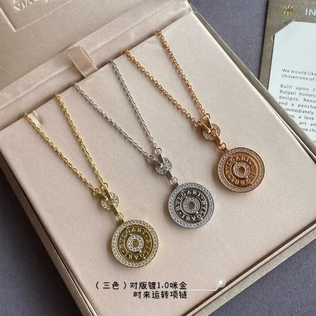 Bvlgari Colar Pendente Circular Giratório em Ouro com Diamantes Pavé Brancos 8