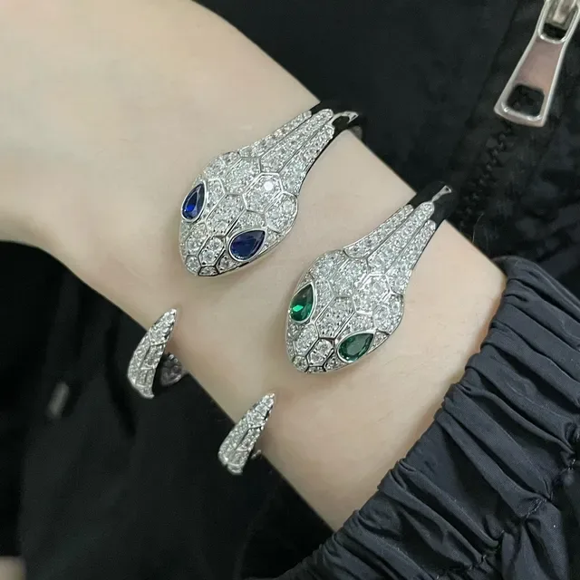 Bvlgari Serpenti Bracelet tête de serpent avec diamants et saphirs 9