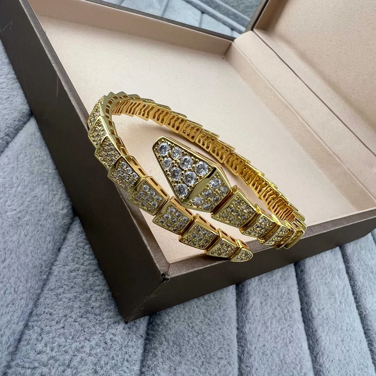Bvlgari Serpenti 黄金银色蛇形铰接手链 6