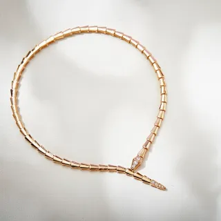 Bvlgari Serpenti Tubogas सोने और डायमंड नेकलेस