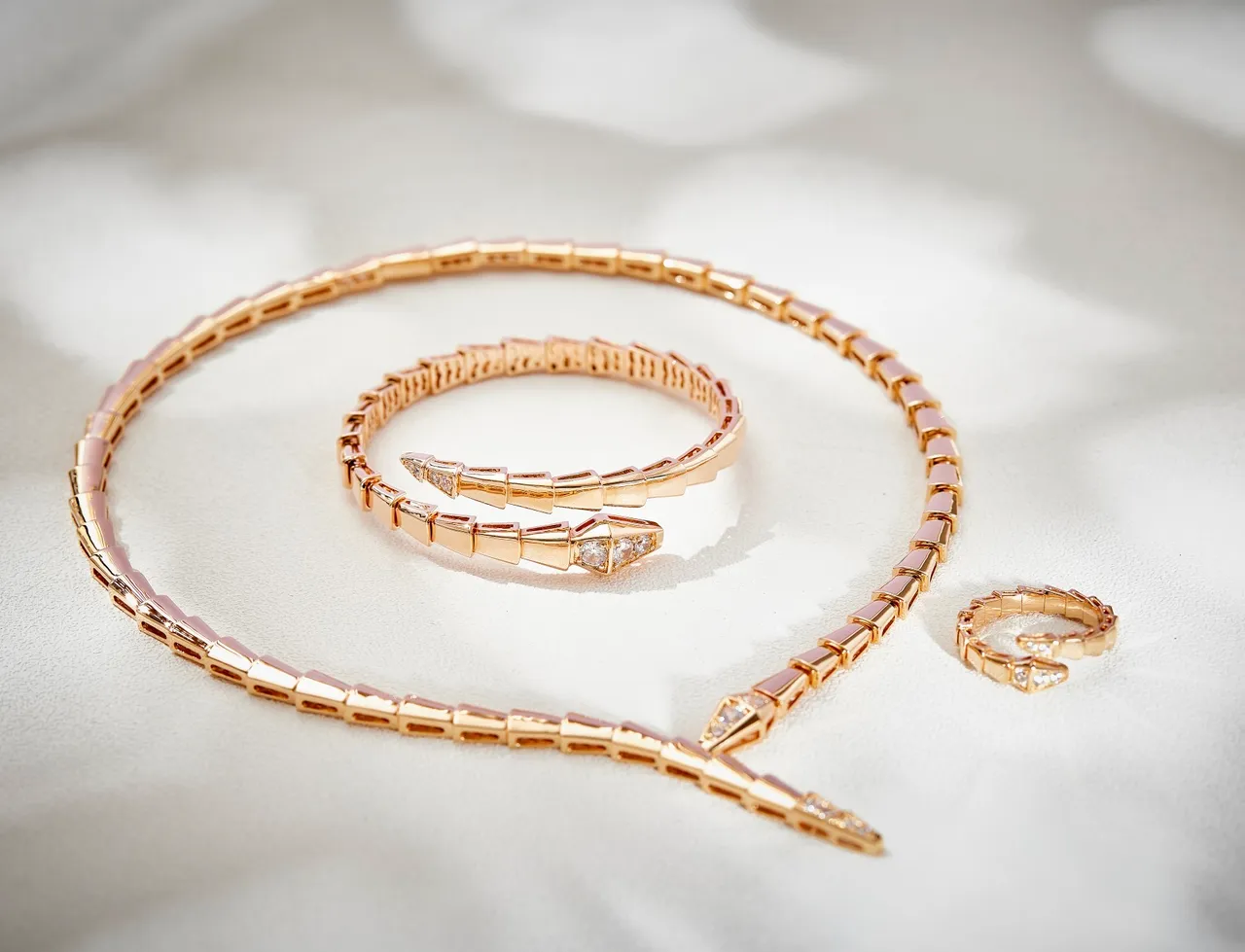 Bvlgari Serpenti Tubogas सोने और डायमंड नेकलेस 3