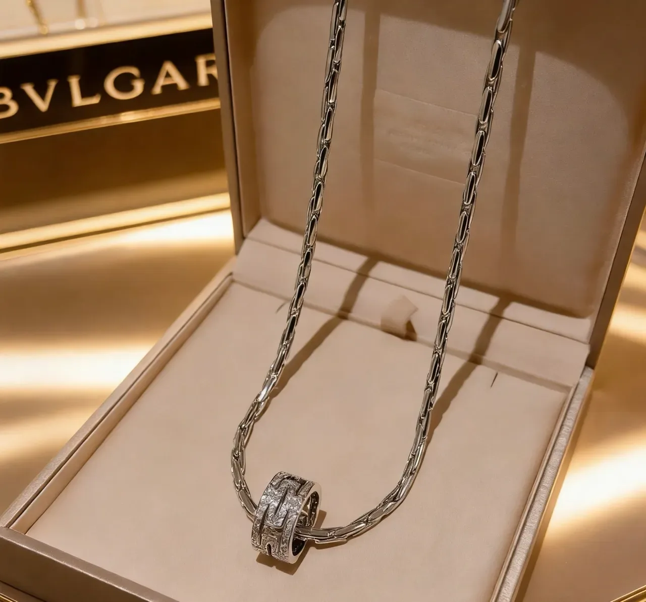 Bvlgari 银白 interlocking link chain 集成 Pavé-Set Ring Pendant 项链 4