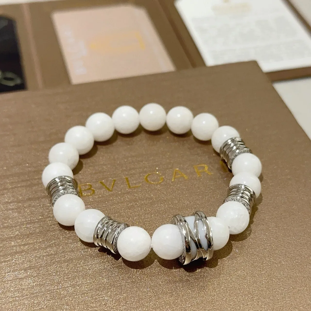 Bvlgari सफेद चांदी बीडेड स्ट्रेच ब्रेसलेट 6