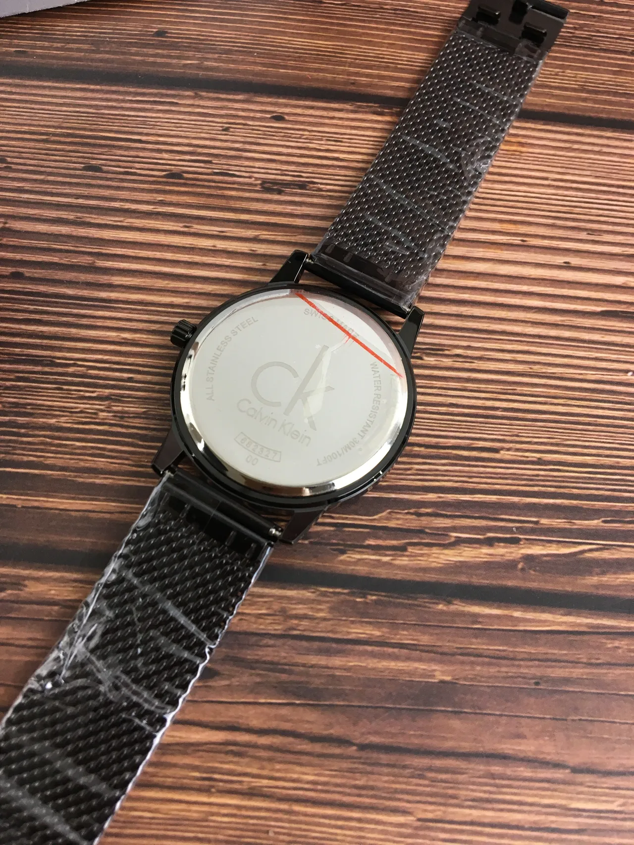 Calvin Klein Minimaliste Cadran Noir Logo Doré Montre Quartz 3