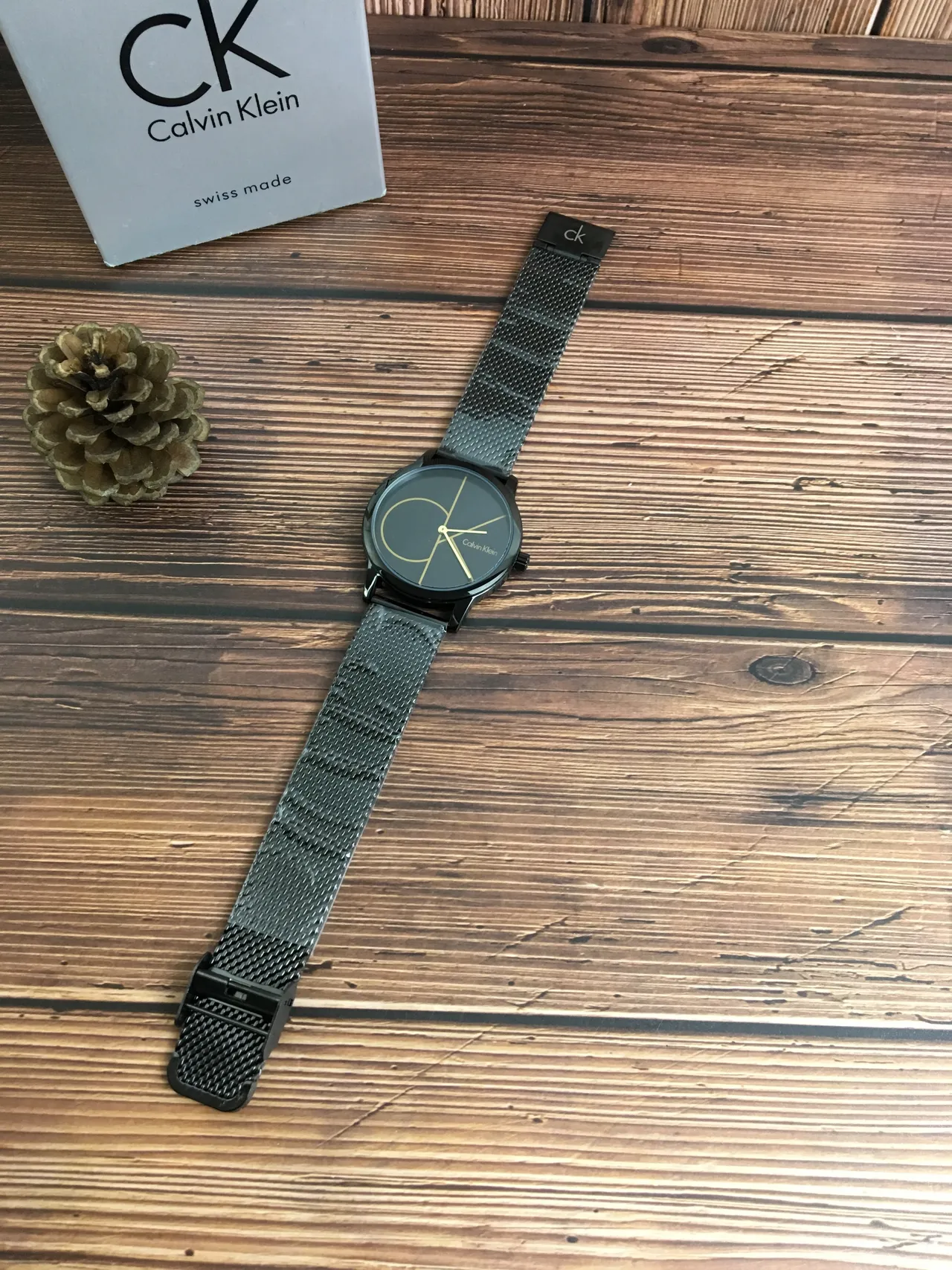 Calvin Klein Minimaliste Cadran Noir Logo Doré Montre Quartz 4