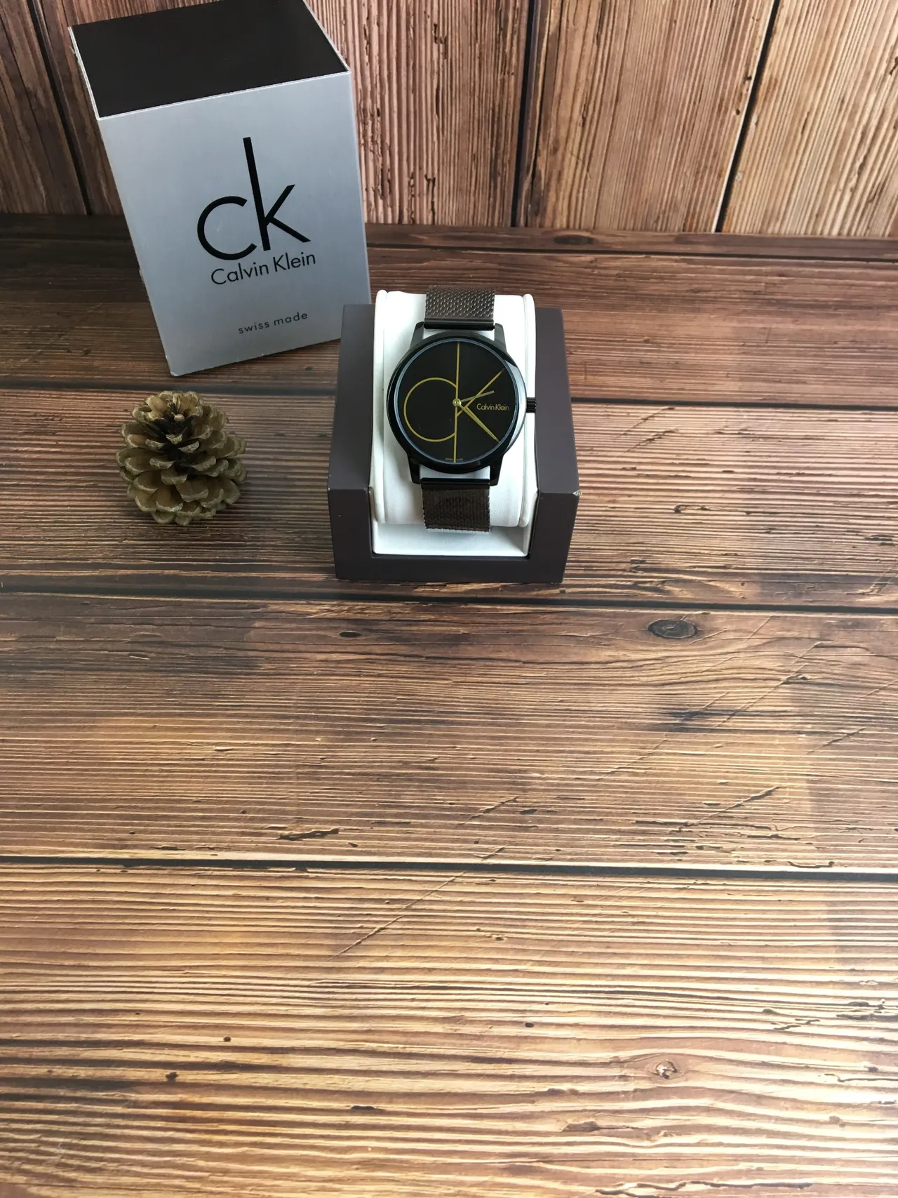 Calvin Klein Minimaliste Cadran Noir Logo Doré Montre Quartz 5