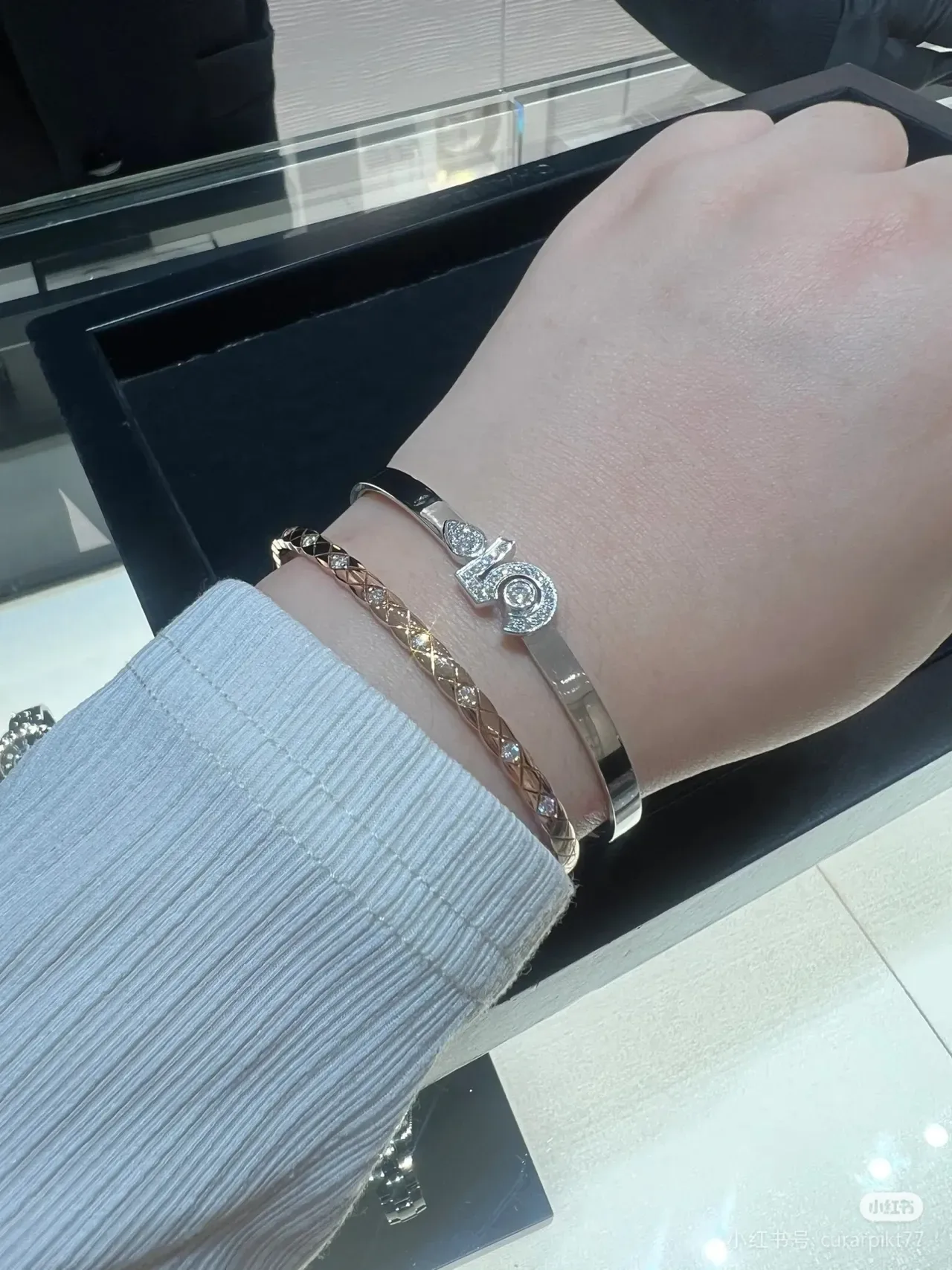 Cartier Gold Silver Pavé-Diamond Numeral Motif Rigid Bangle Bracelet 5