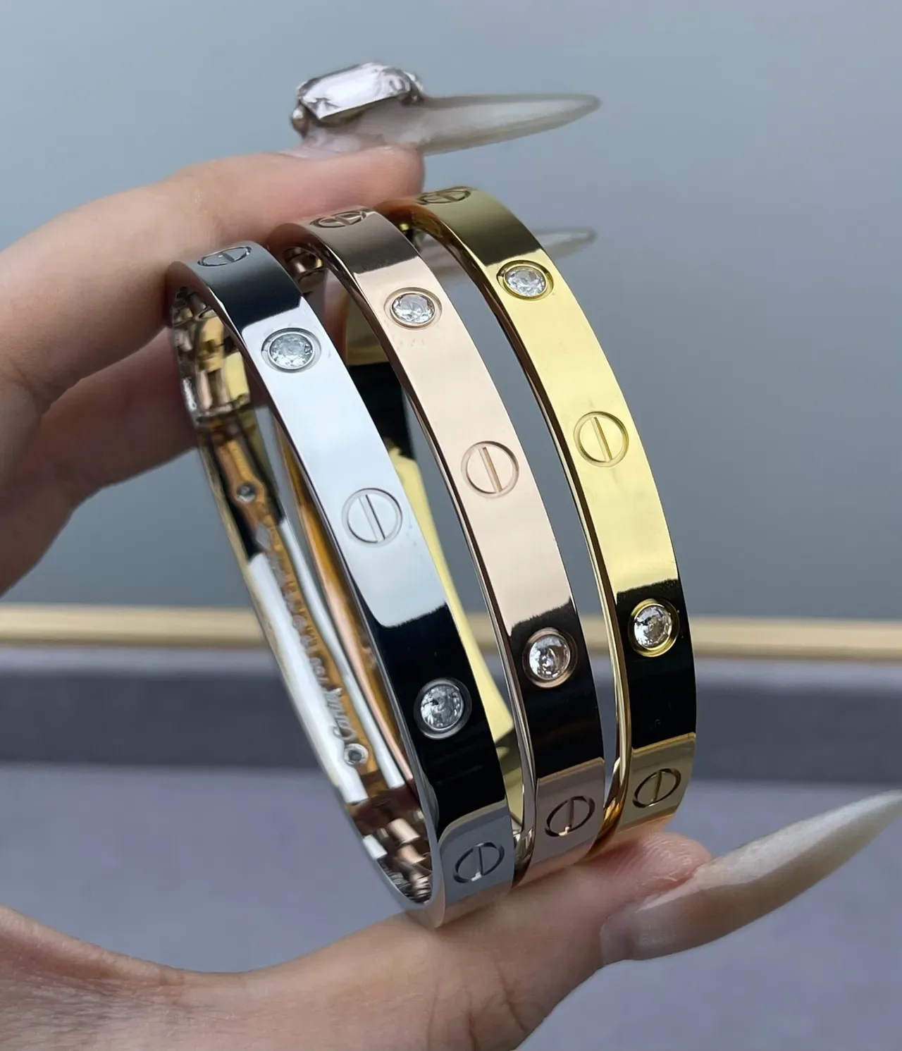 Bracelet Cartier Love Argent Or Rose Or Jaune Noir PVD Métal 2