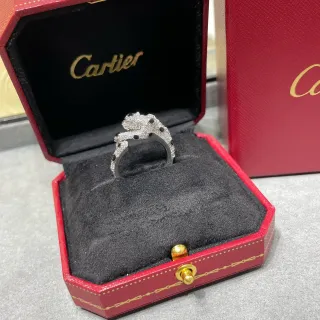 Cartier প্যানথের প্যান্থার মোটিফ প্যাভে ডায়মন্ড এবং ব্ল্যাক স্পট আংটি