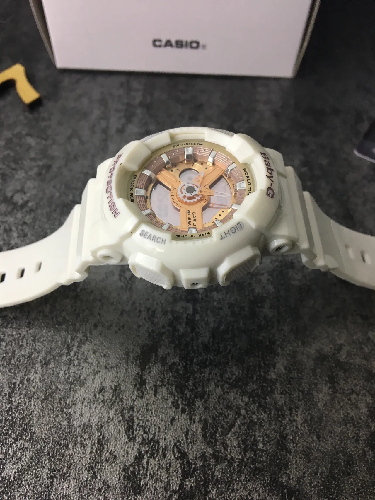 Casio Baby-G 米色金色 坚固树脂表壳 双色调模拟数字表盘 手表 4