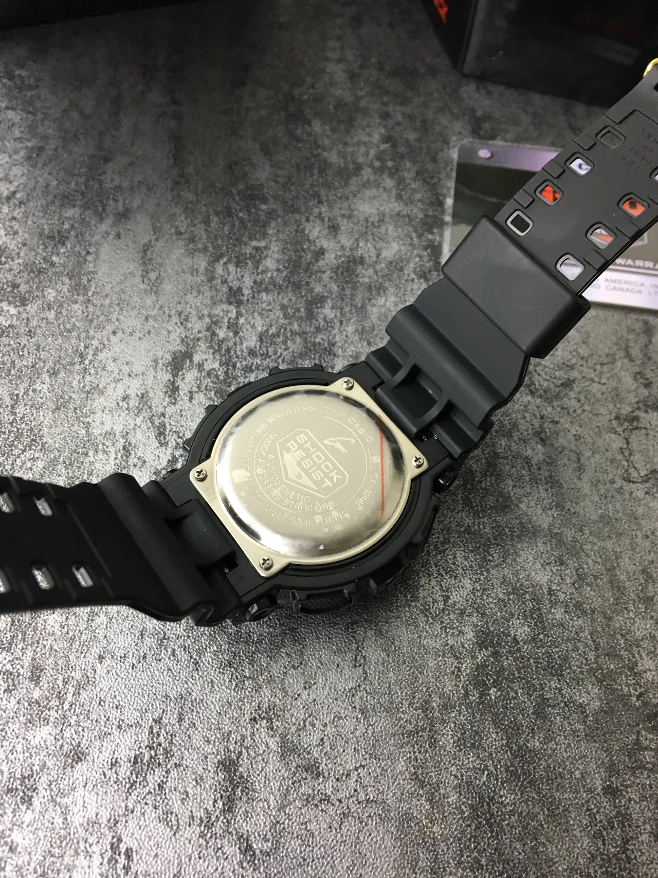 Casio G-Shock GA-100 काली और सुनहरी खेल की घड़ी 2
