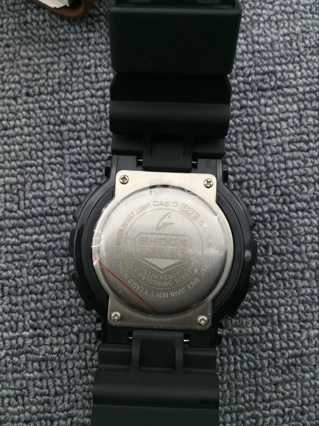 Casio G-Shock GA-100 काली और सुनहरी खेल की घड़ी 8