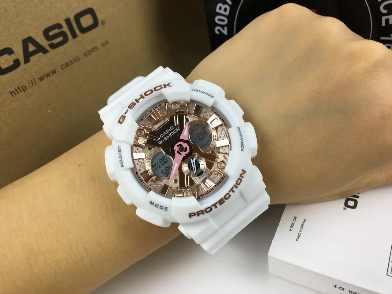 Casio G-Shock सफेद और गुलाबी सोना का खेलकूद घड़ी 4