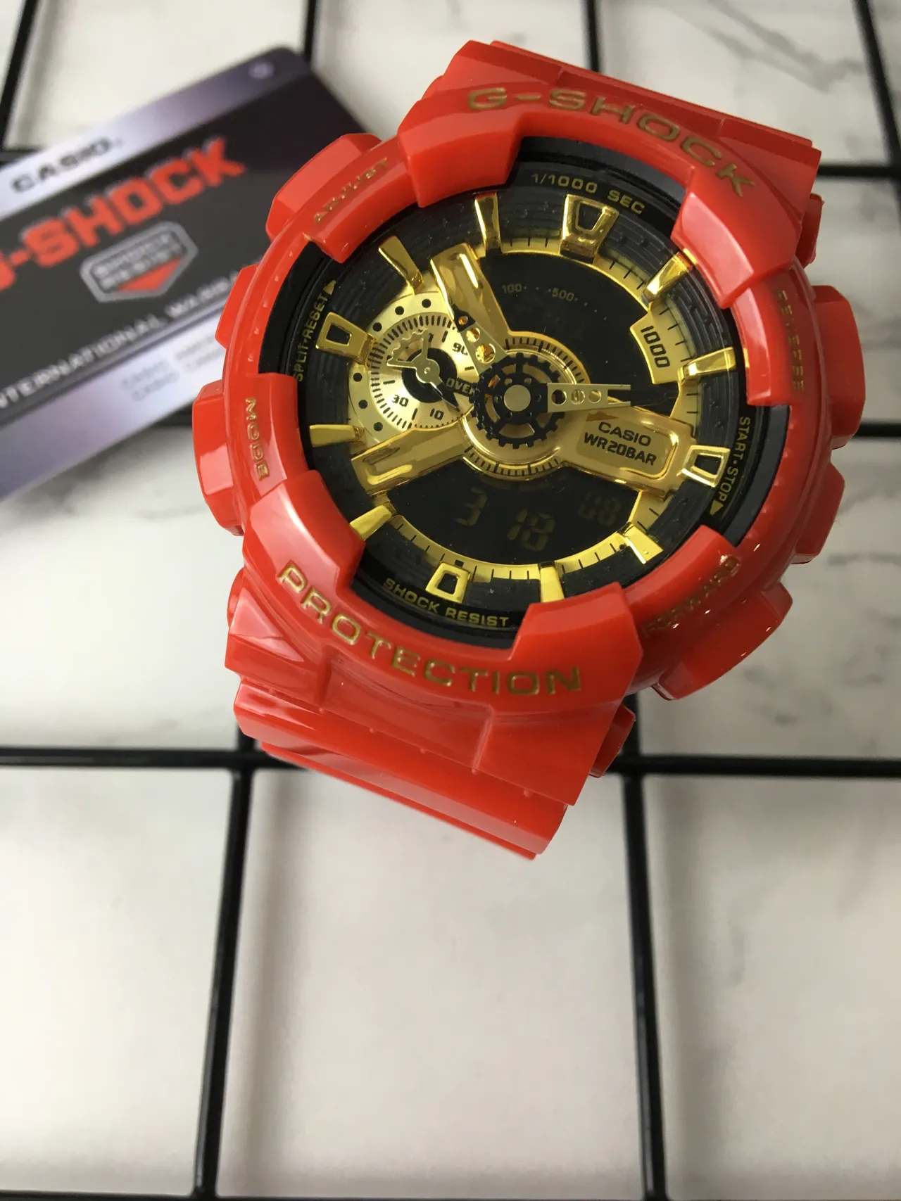 Casio Relógio Bold Angular com Case de Resina e Dial Preto Vermelho Dourado 2