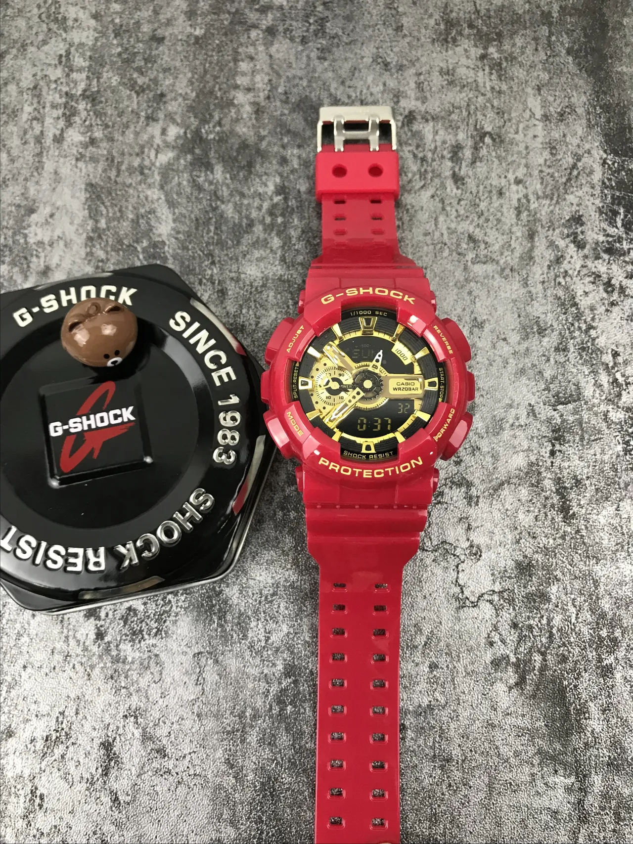 Casio Relógio Bold Angular com Case de Resina e Dial Preto Vermelho Dourado 8