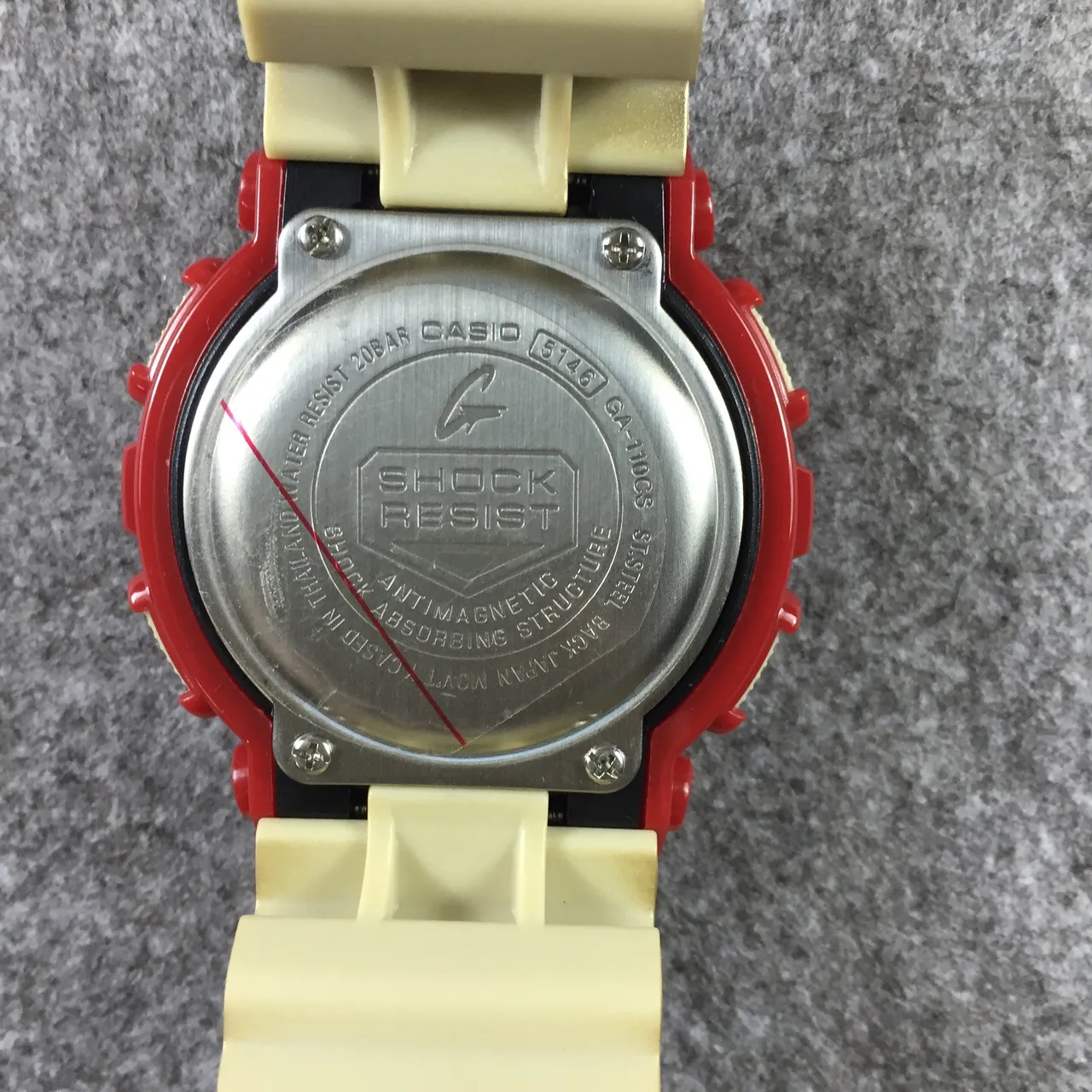 Casio Rouge Or épais résine boîtier accents matériel montre 9