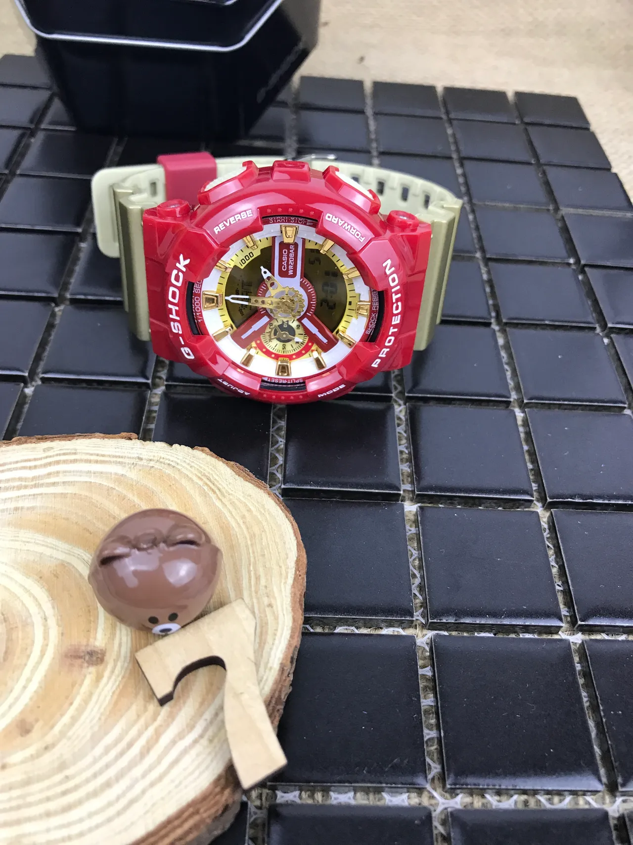 Casio Rouge Or épais résine boîtier accents matériel montre 16