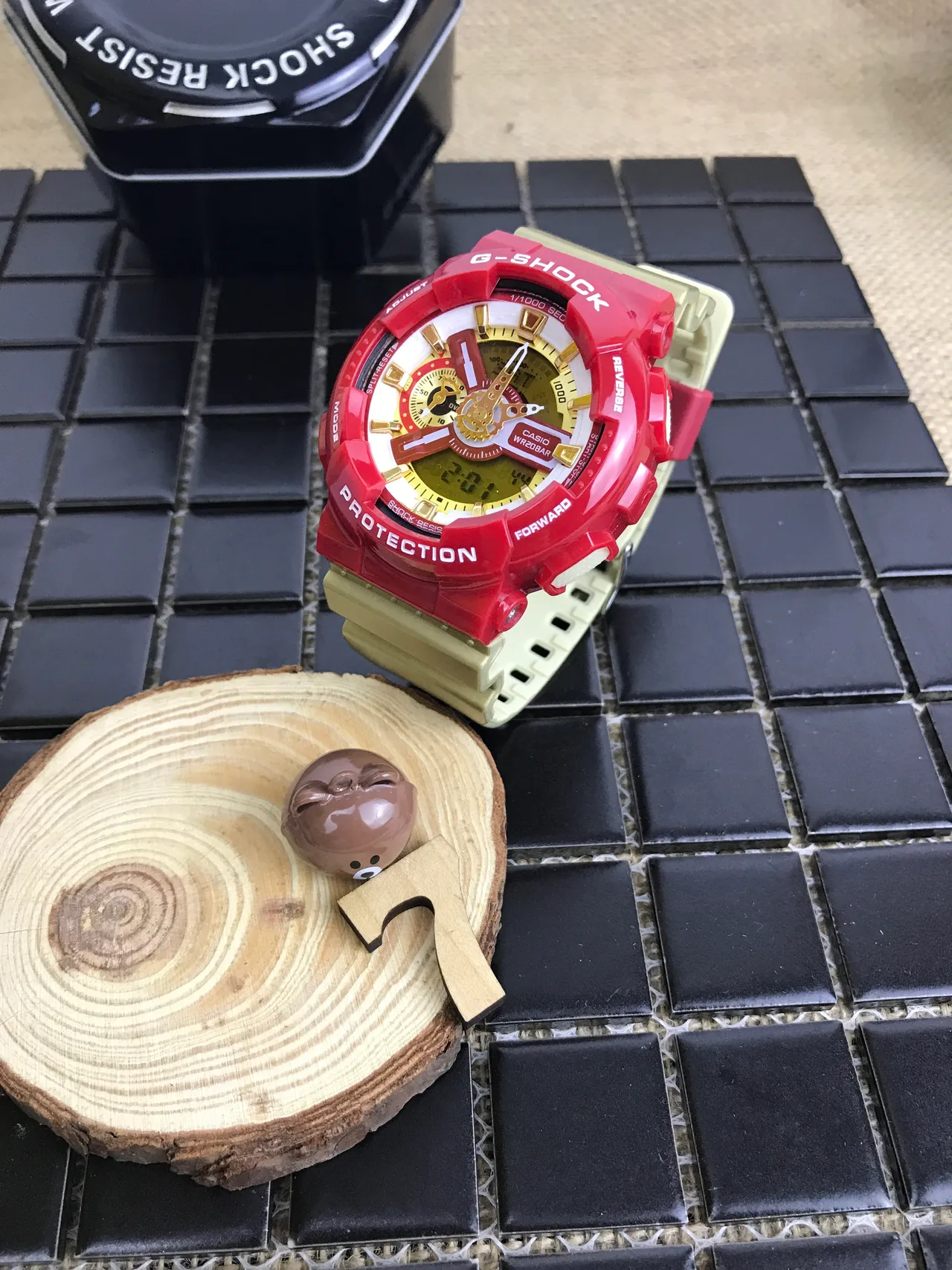 Casio Rouge Or épais résine boîtier accents matériel montre 17