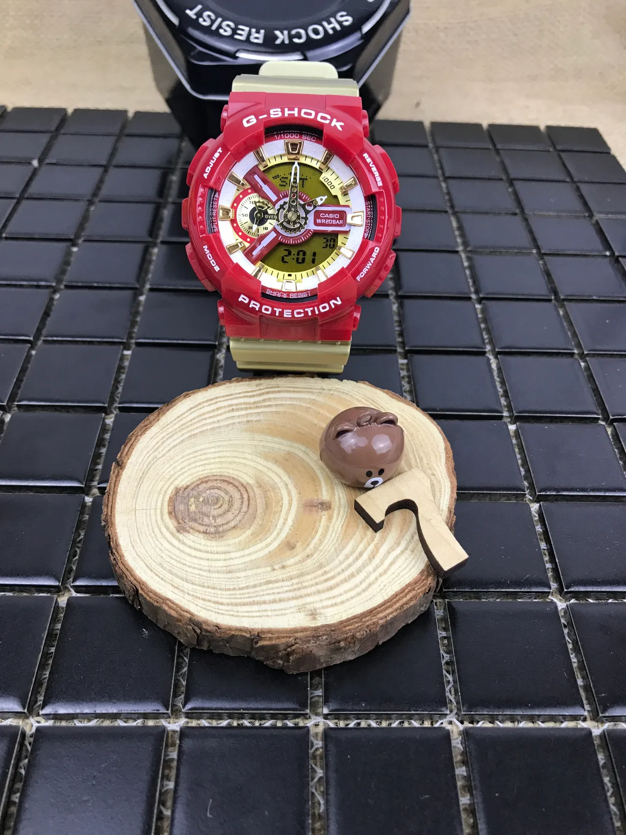Casio Rouge Or épais résine boîtier accents matériel montre 18