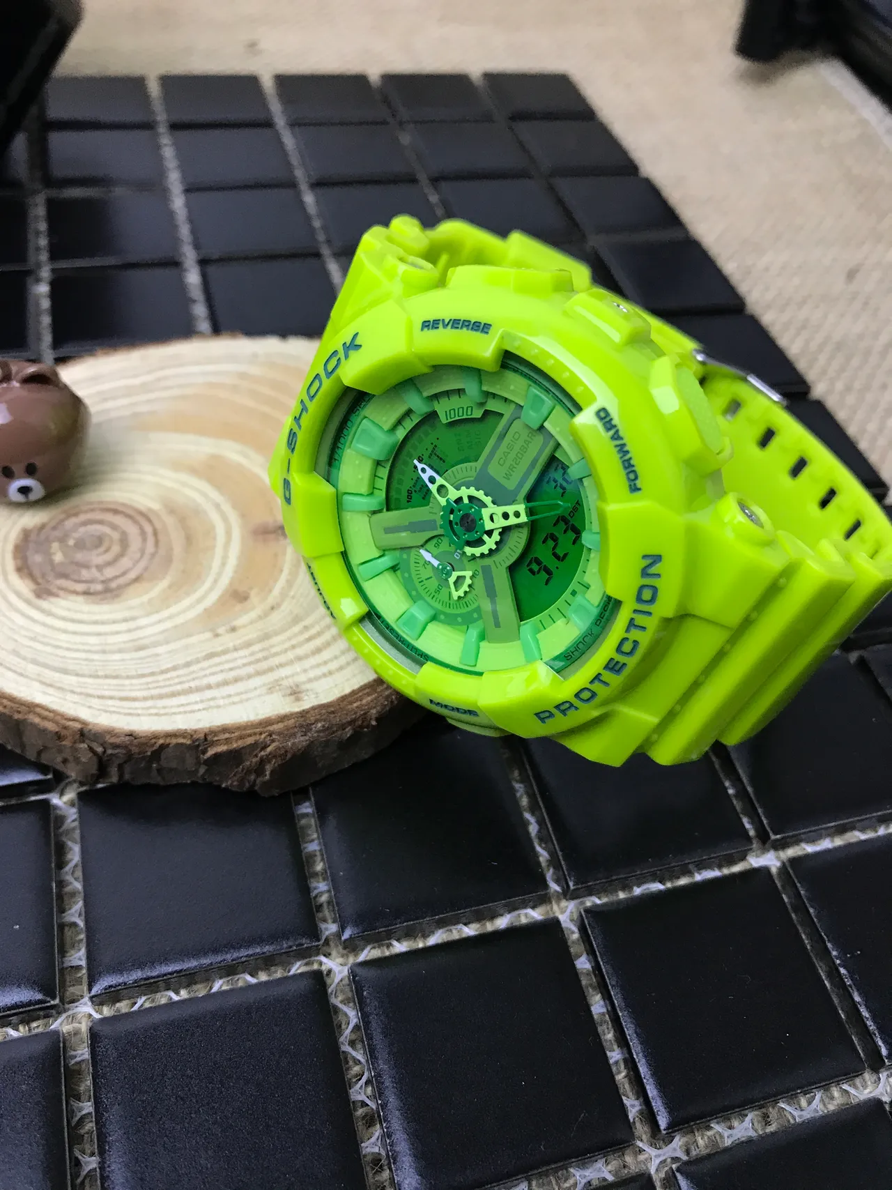 Casio पीला हरा रेजिन केस ड्यूल टाइम डिस्प्ले स्पोर्ट्स वॉच 8