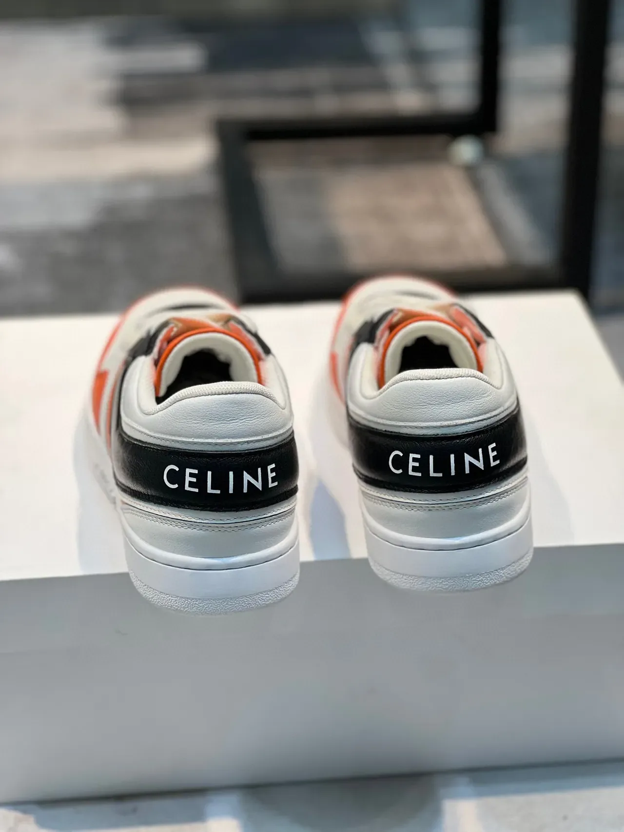 Celine CT-01 नारंगी और काली लाइफस्टाइल स्निकर्स 2