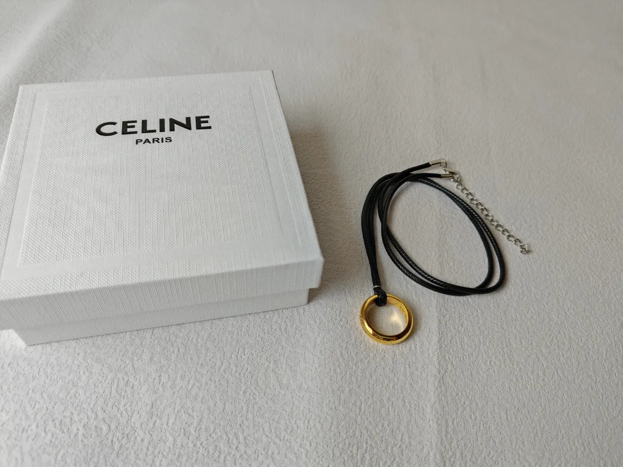Celine Collier avec anneau et pendentif en ton doré 2