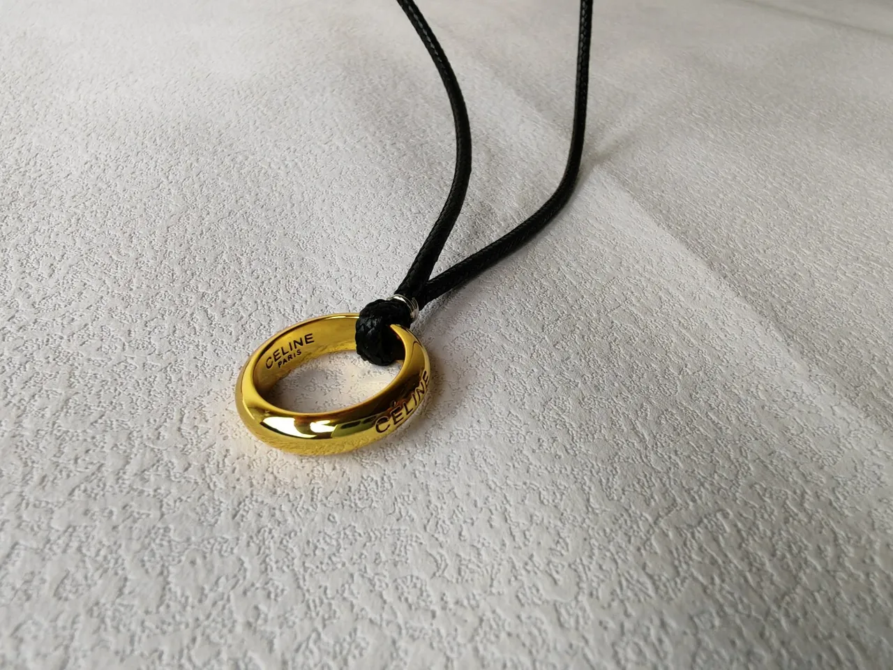 Celine Collier avec anneau et pendentif en ton doré 3