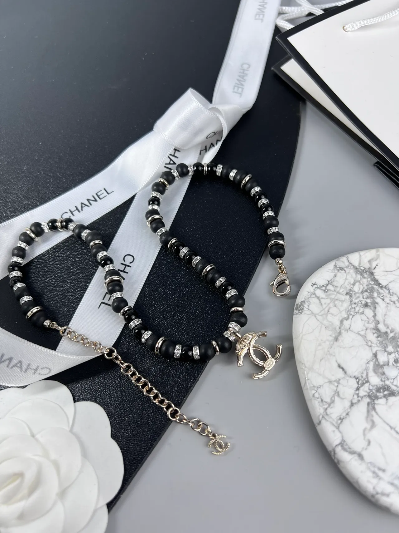 Chanel خرز كريستال CC قلادة تعليق 2