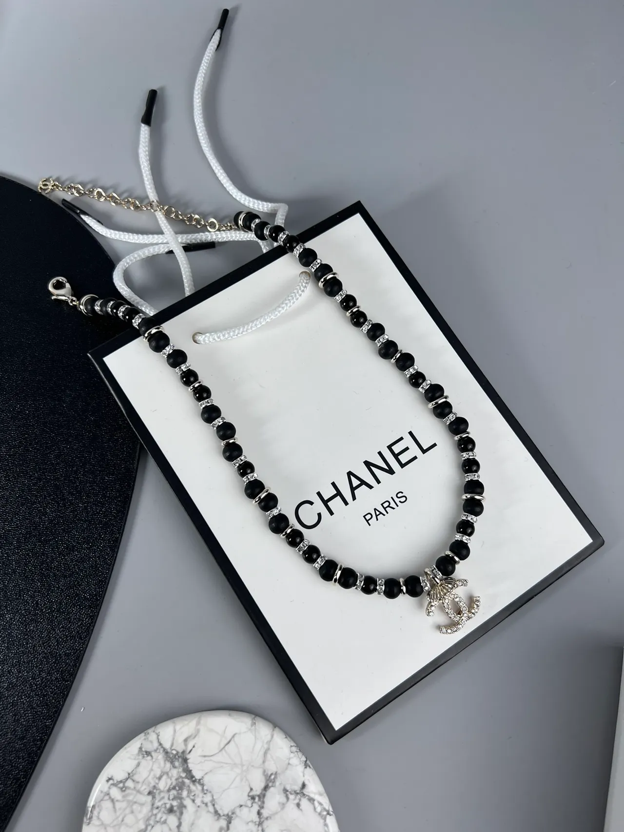 Chanel خرز كريستال CC قلادة تعليق 3
