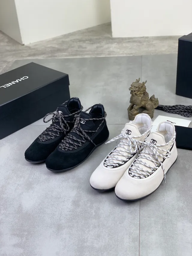 Chanel Baskets Lifestyle Noires en Daim Low-Top Lacées 2
