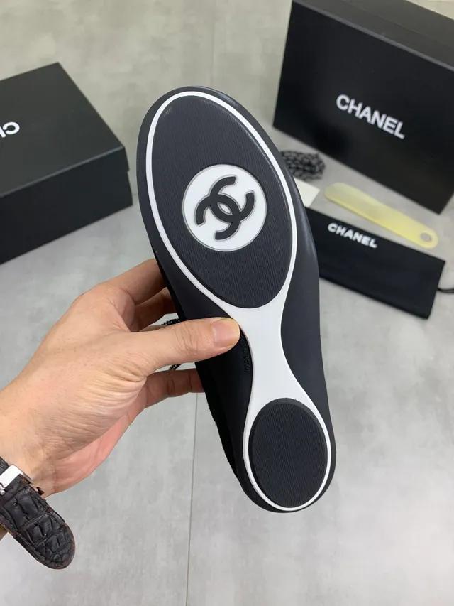 Chanel Baskets Lifestyle Noires en Daim Low-Top Lacées 3