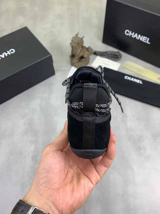 Chanel Baskets Lifestyle Noires en Daim Low-Top Lacées 4