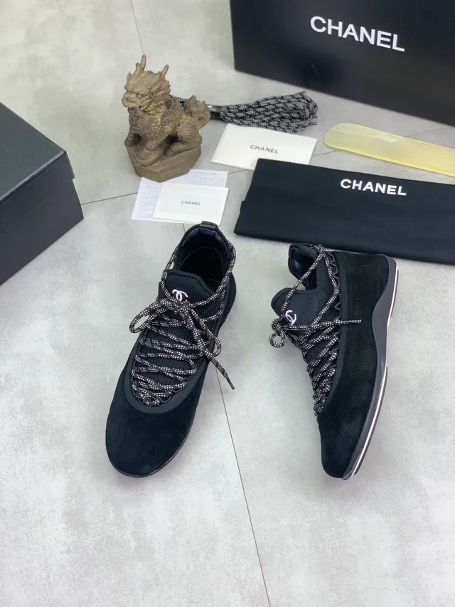 Chanel Baskets Lifestyle Noires en Daim Low-Top Lacées 6