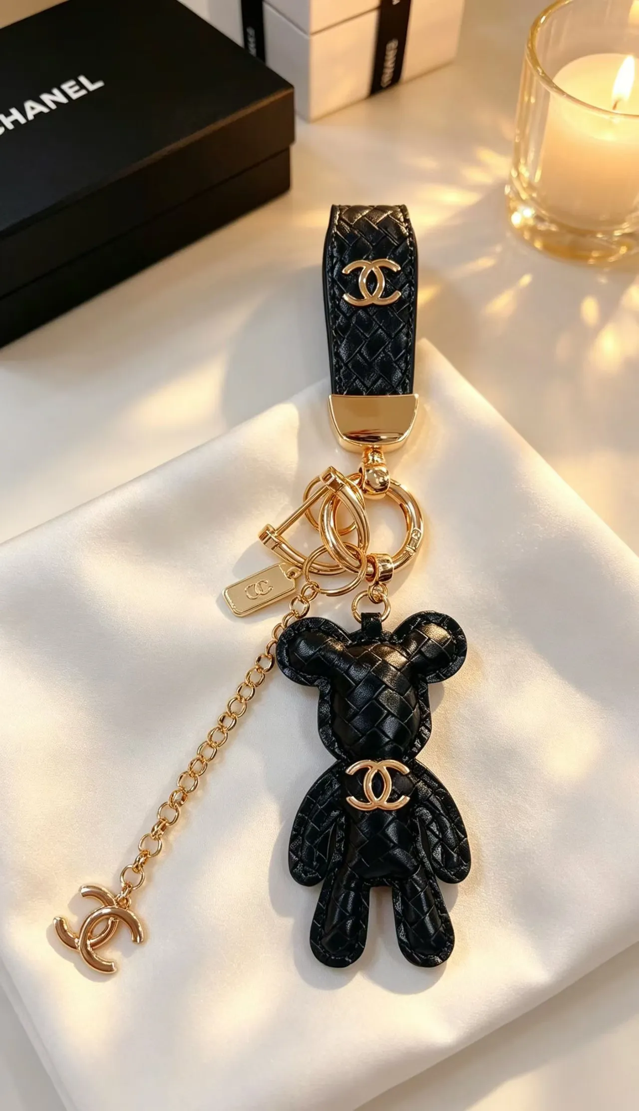 Chanel 棕金色编织皮革熊轮廓手提包 2
