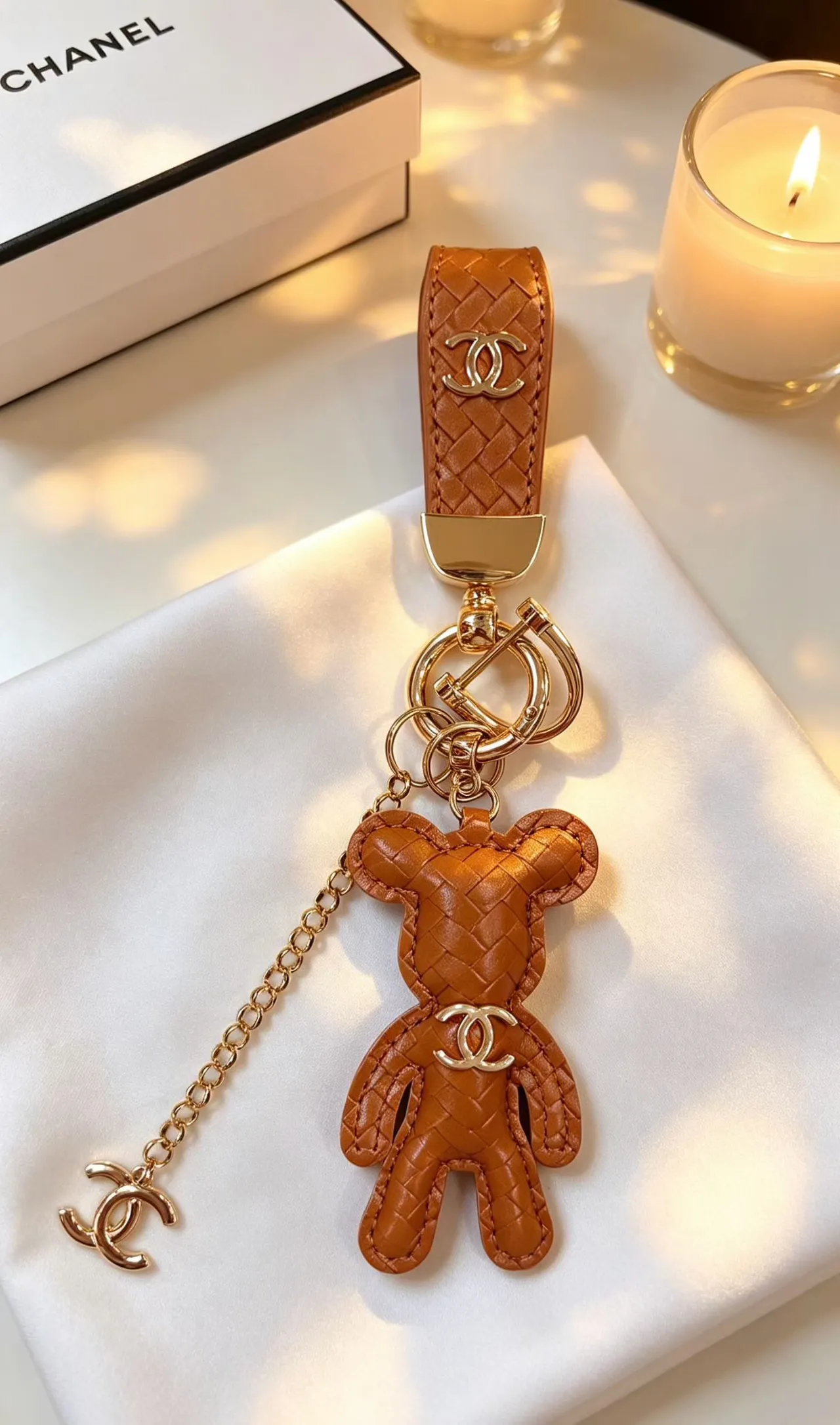 Chanel 棕金色编织皮革熊轮廓手提包 5