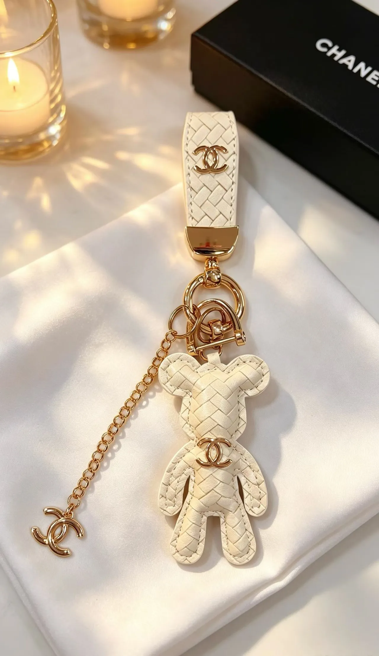 Chanel 棕金色编织皮革熊轮廓手提包 6
