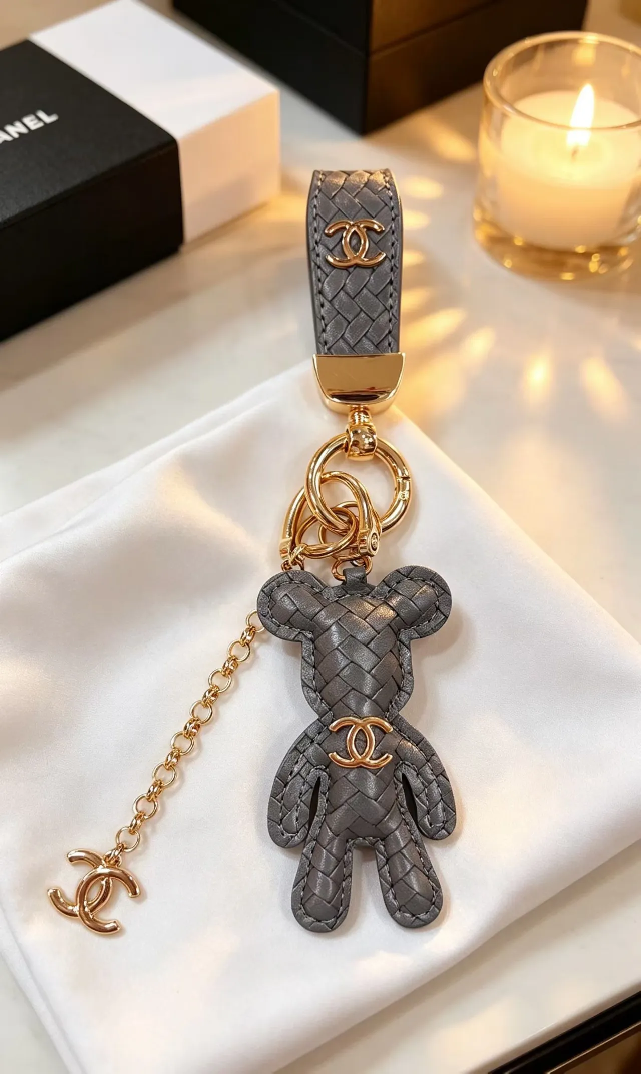Chanel 棕金色编织皮革熊轮廓手提包 7