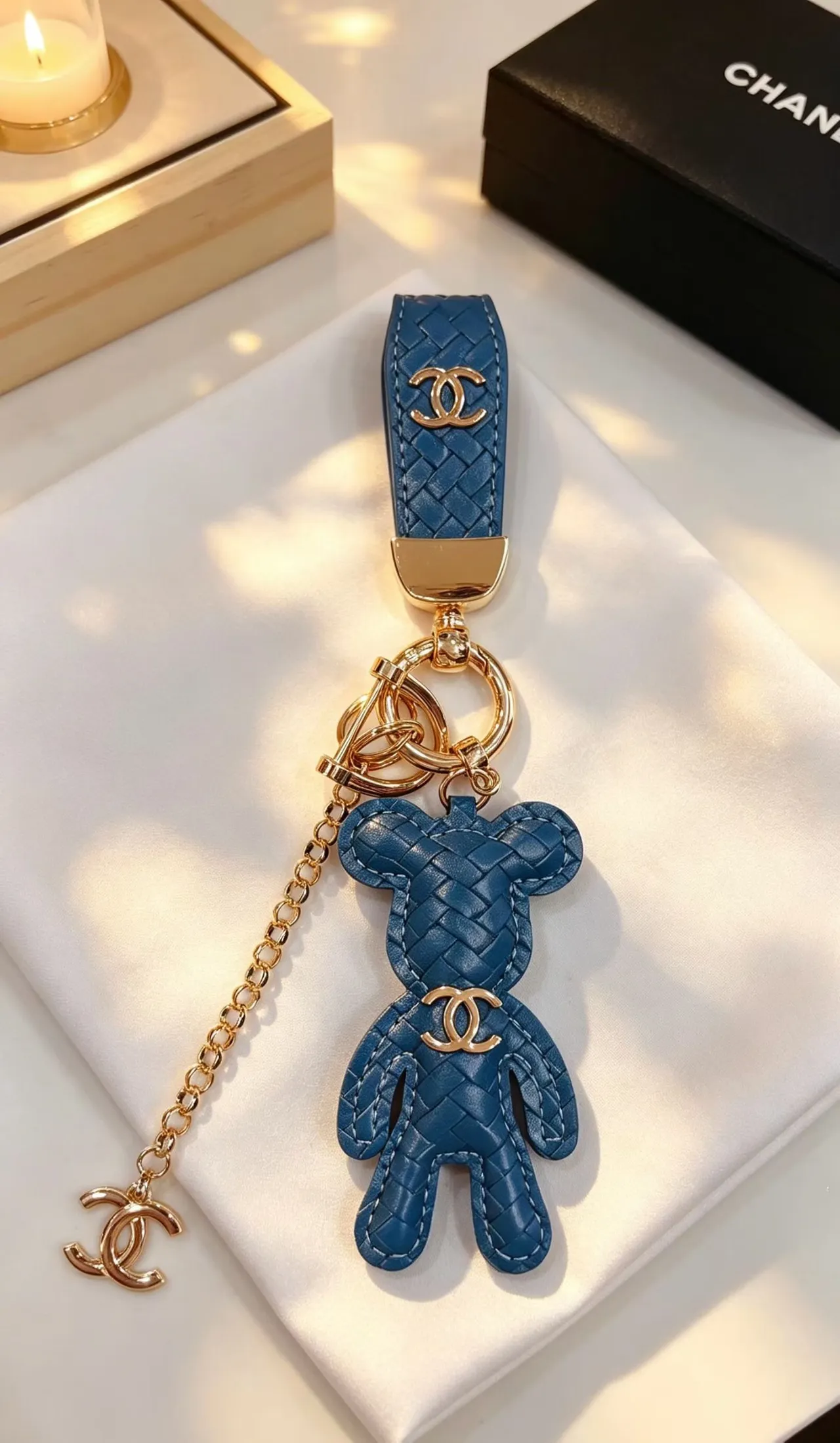 Chanel 棕金色编织皮革熊轮廓手提包 9