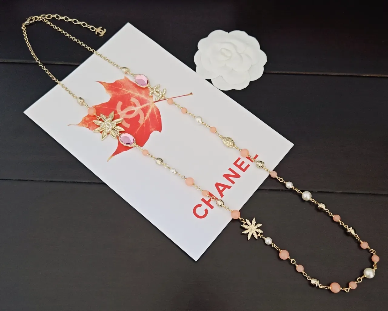 Colar Chanel Camellia de contas rosa dourado multi-fios 3