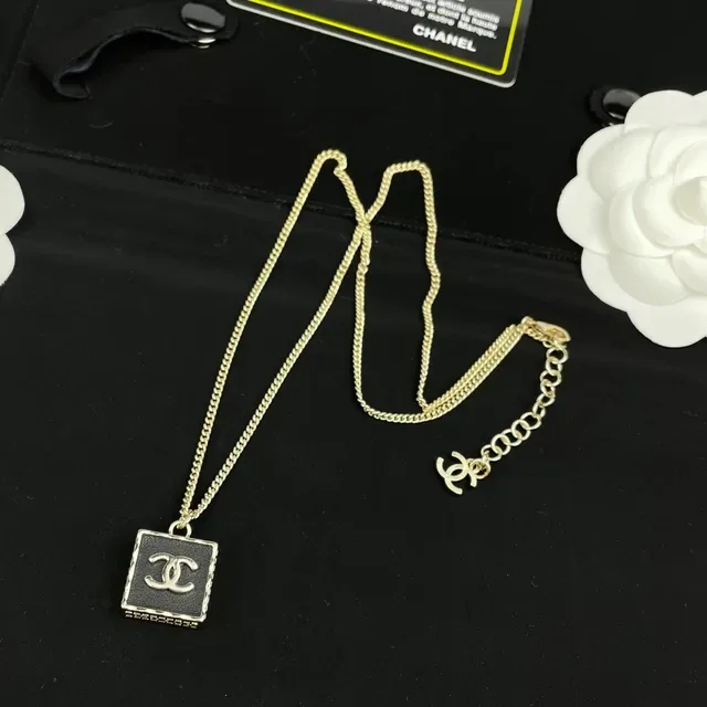 Chanel Camellia & CC Colar Corrente Preto Dourado Esmaltado Pingente Quadrado 6