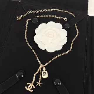 Chanel Camellia قلادة متعددة ذهب سلسلة بيضاء