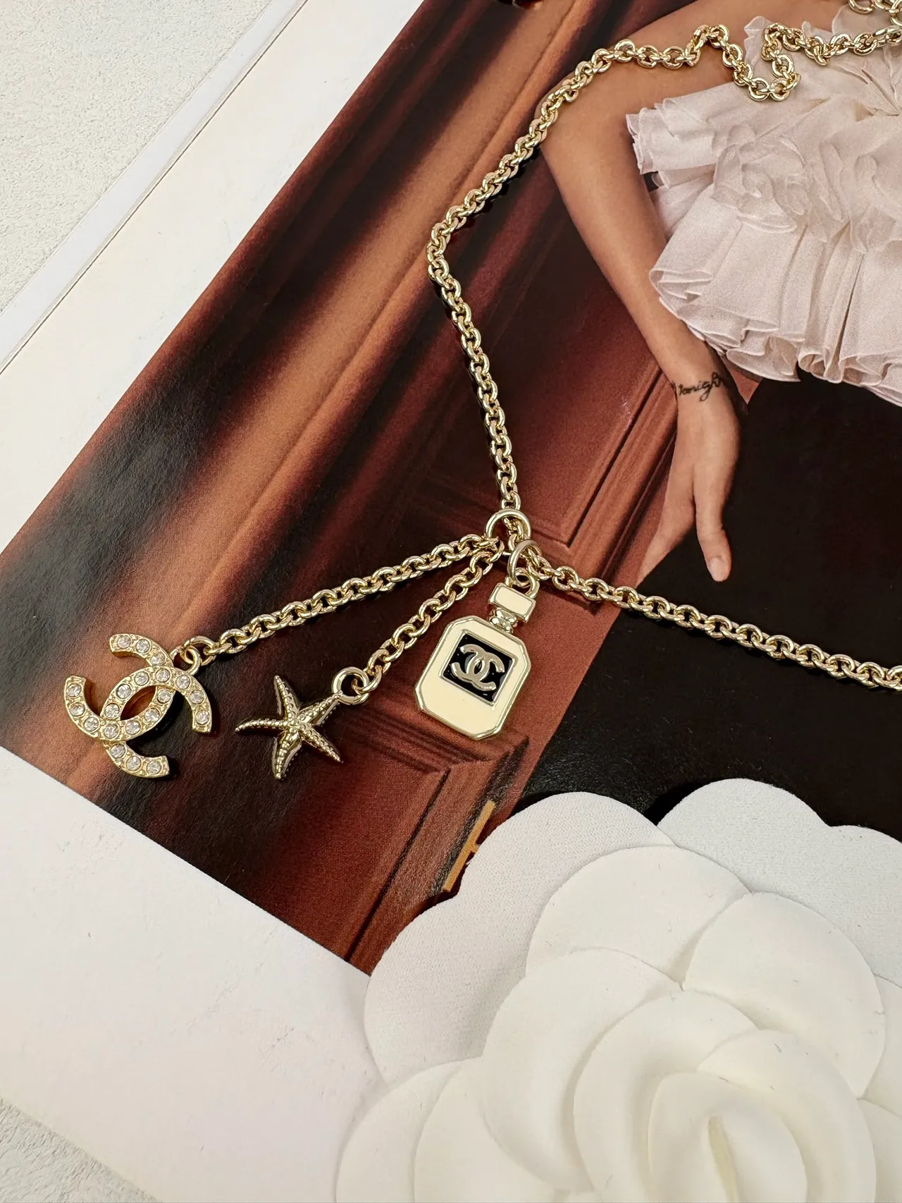 Chanel Camellia 多吊坠项链 金白链条项链 8